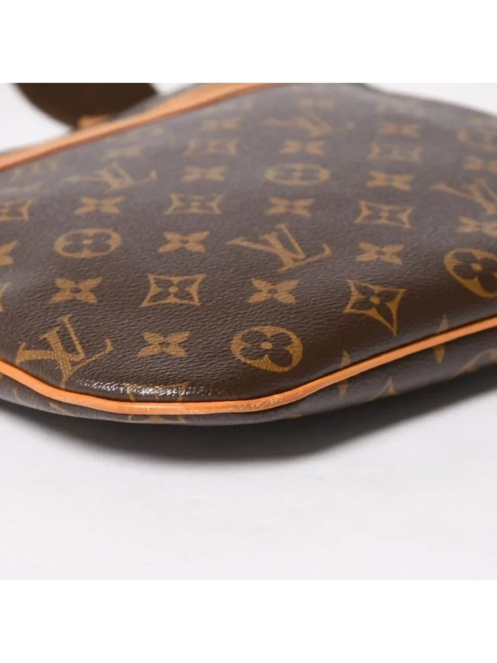 Louis Vuitton Pochette Bosphore Shoulder Bag Monogram Canvas Brown Gold